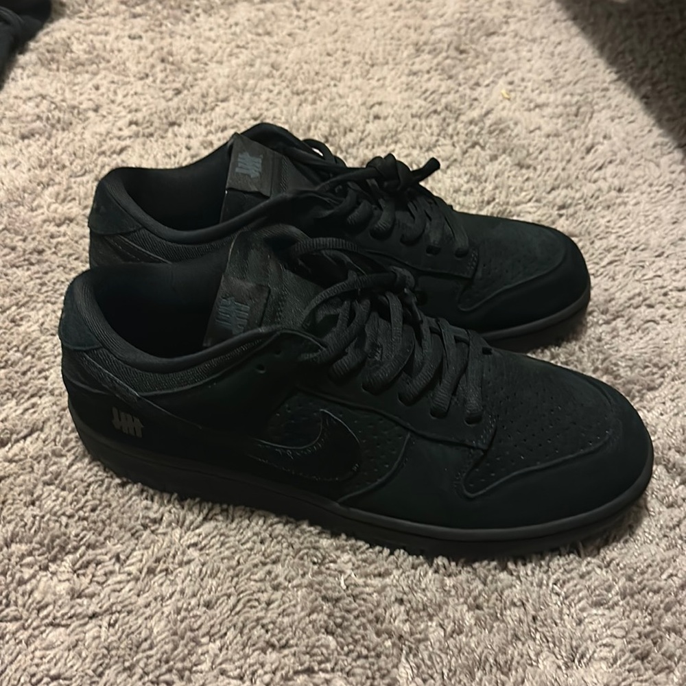 Nike undefeated low dunks